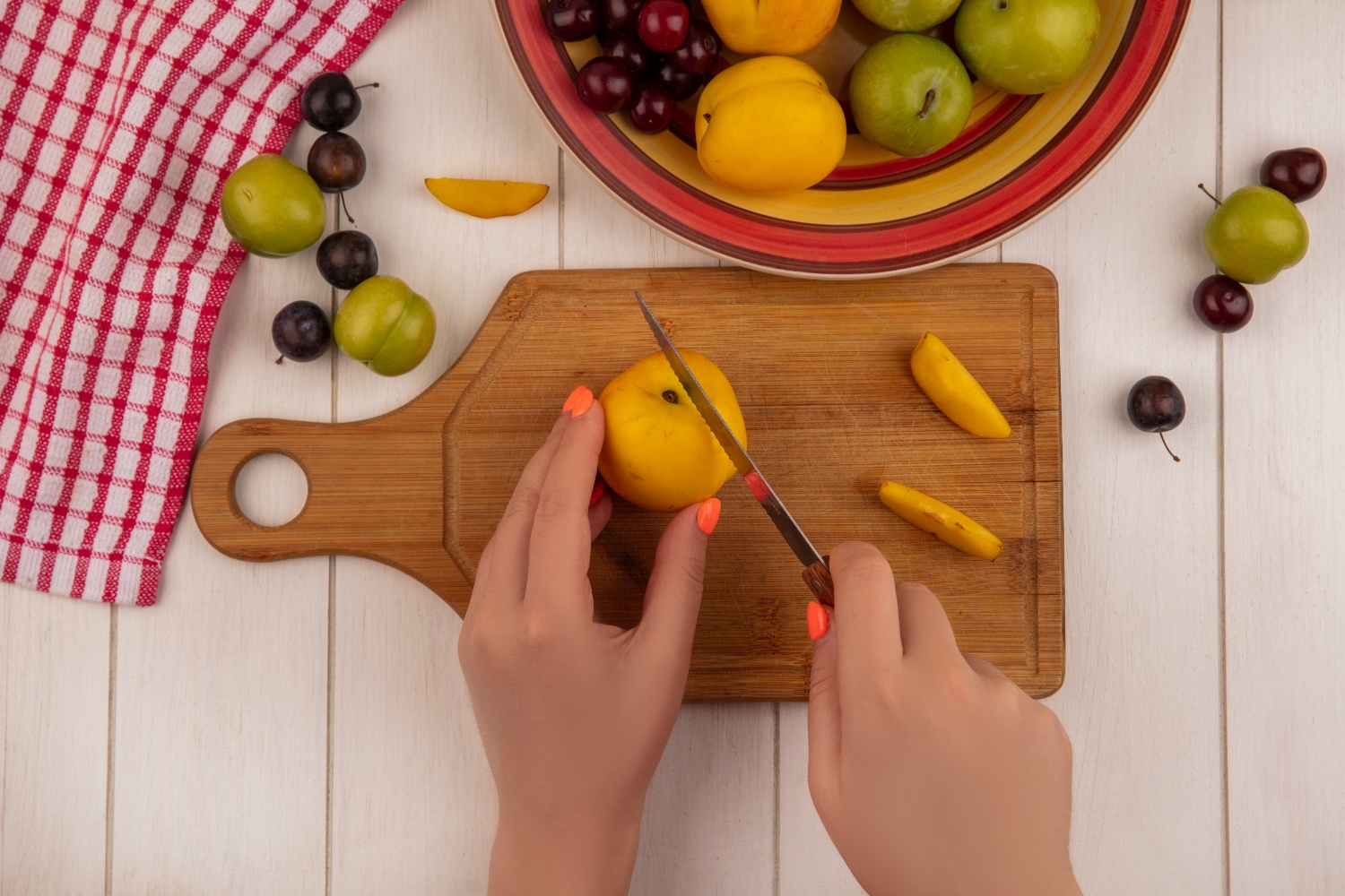 /content/dam/zespri/es/elige-sano/Blog/enero-2026/mujer%20bebiendo.jpg