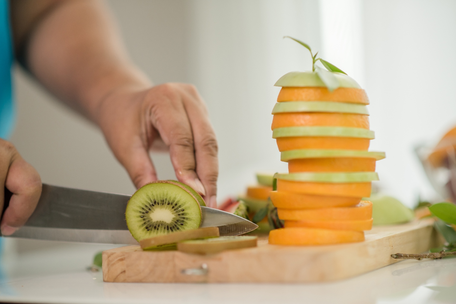 /content/dam/zespri/es/elige-sano/Blog/enero-2026/mujer%20bebiendo.jpg