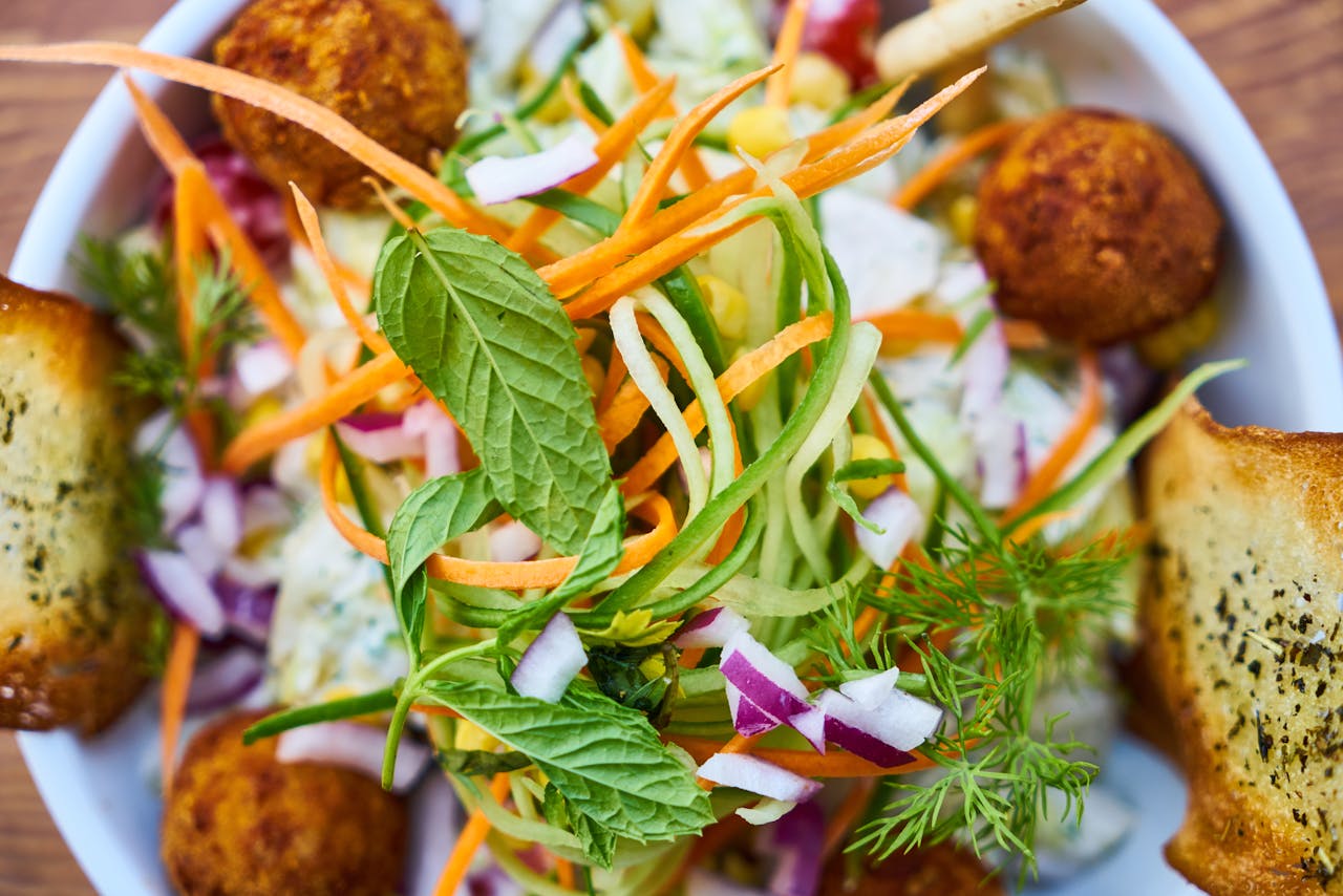 image-blogpost-ensaladas-saludables-y-nada-aburridas-para-sentirte-bien-con-cada-bocado-masthead